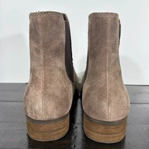 LIKE NEW Born Women’s Suede Bresson Chelsea Boots Size 11 M - Picture 5 of 8